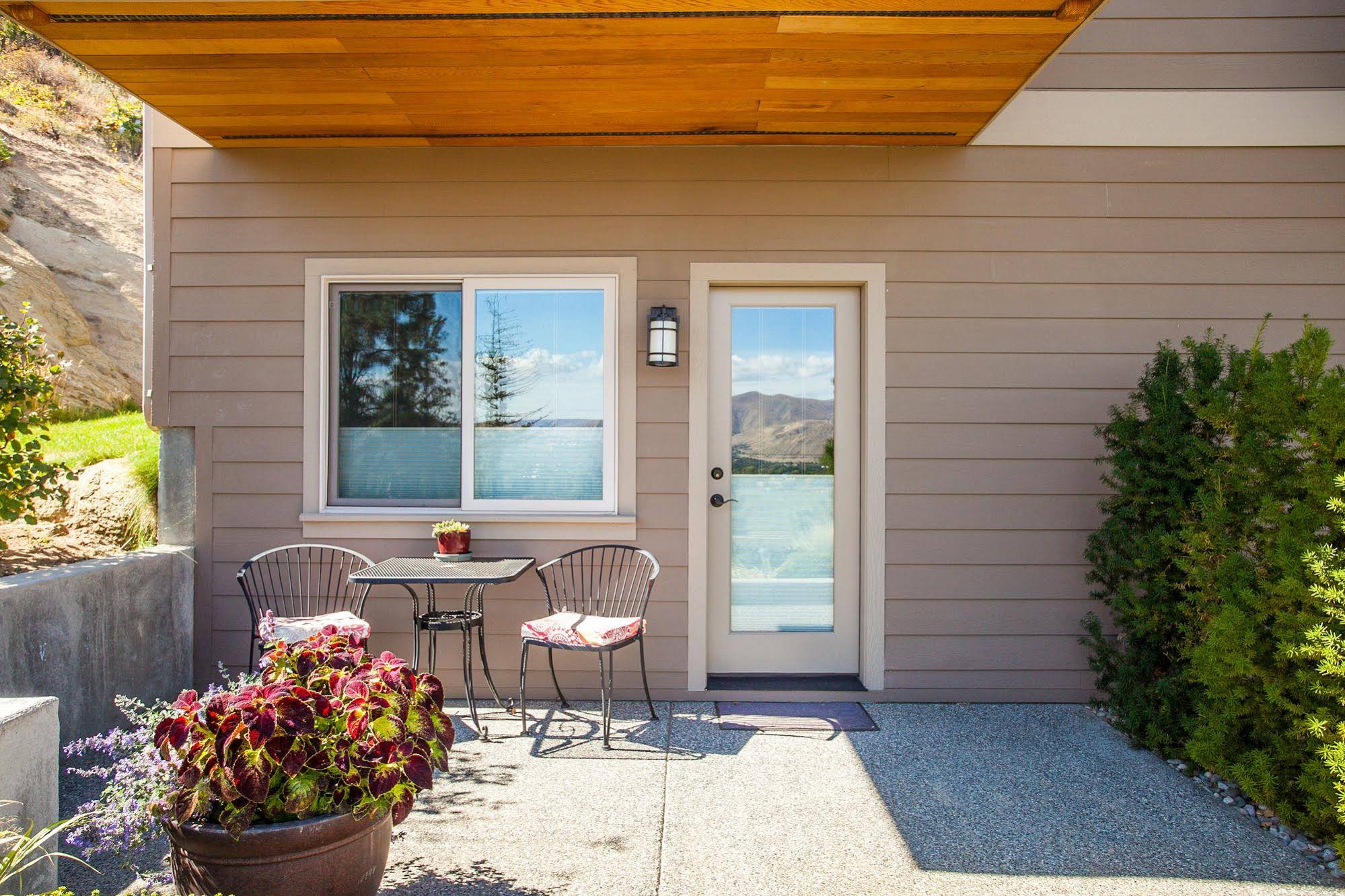 Cascade Valley Inn