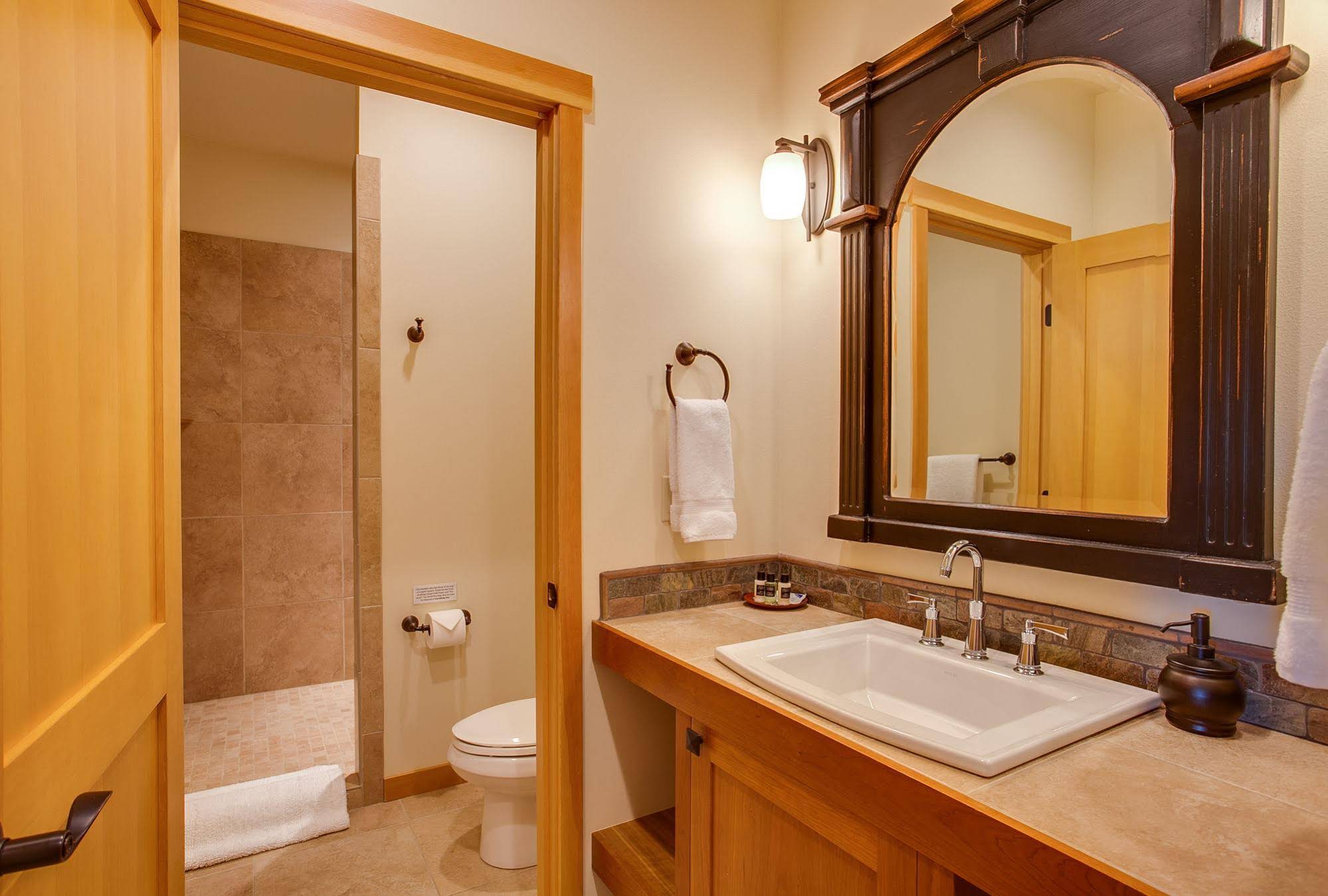 Cascade Valley Inn