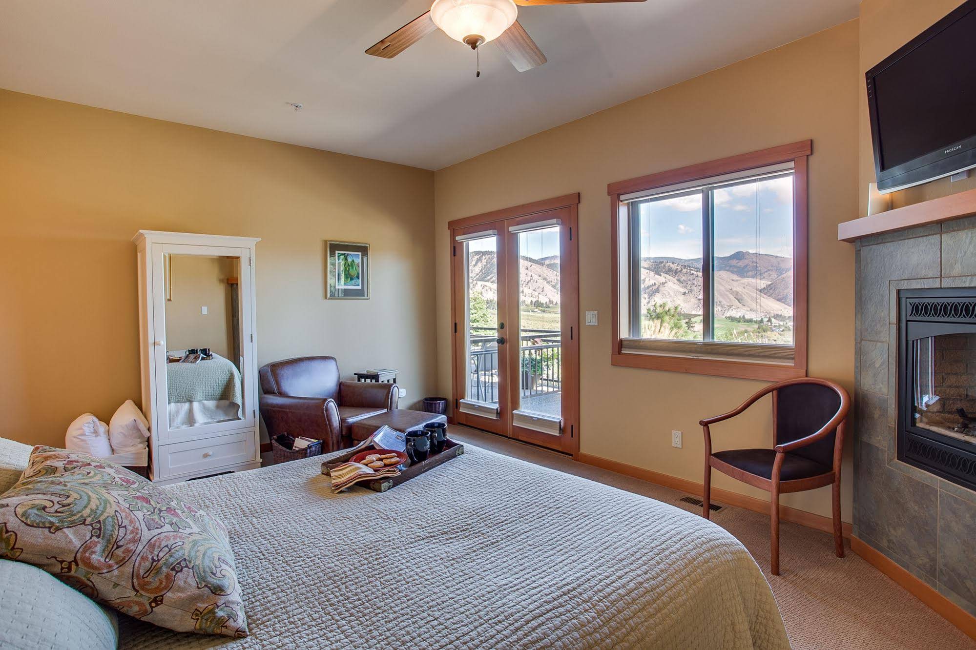 Cascade Valley Inn