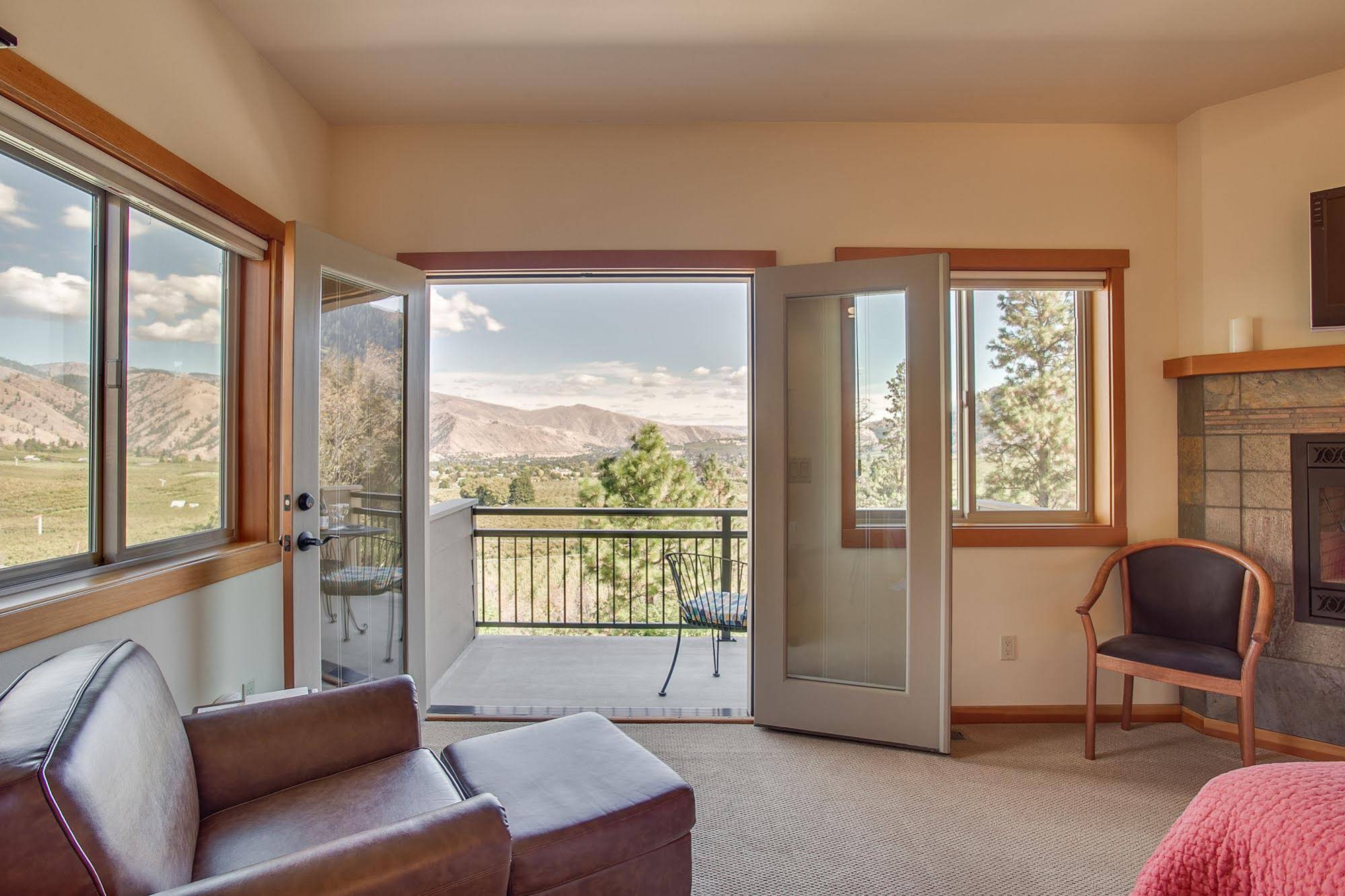 Cascade Valley Inn