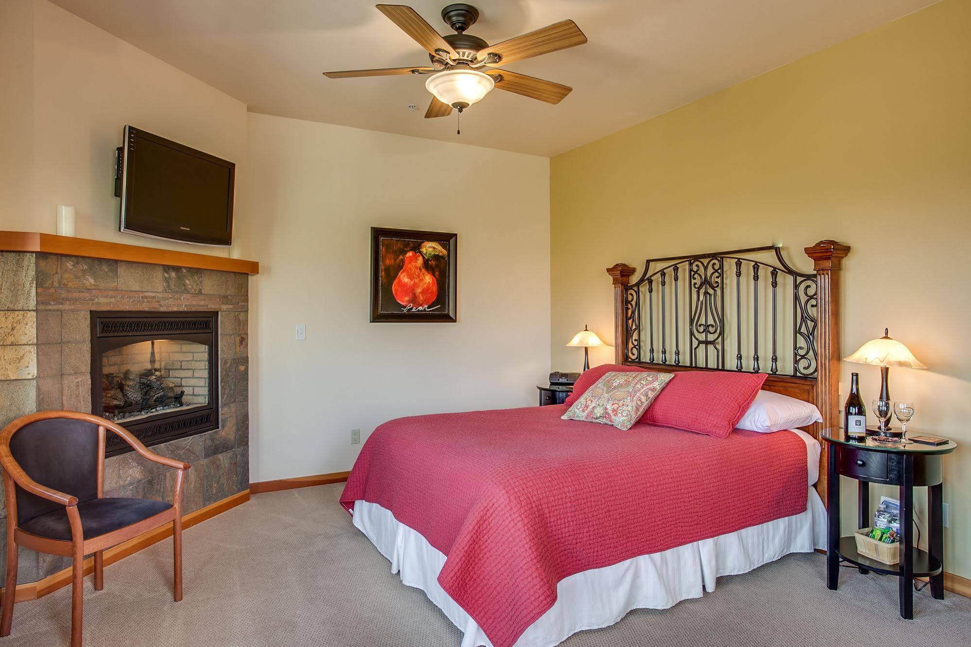 Cascade Valley Inn