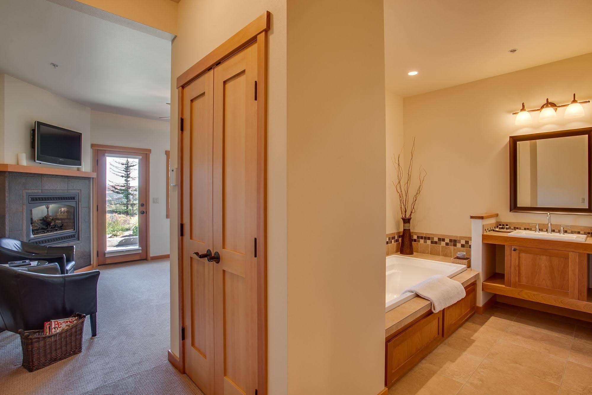 Cascade Valley Inn