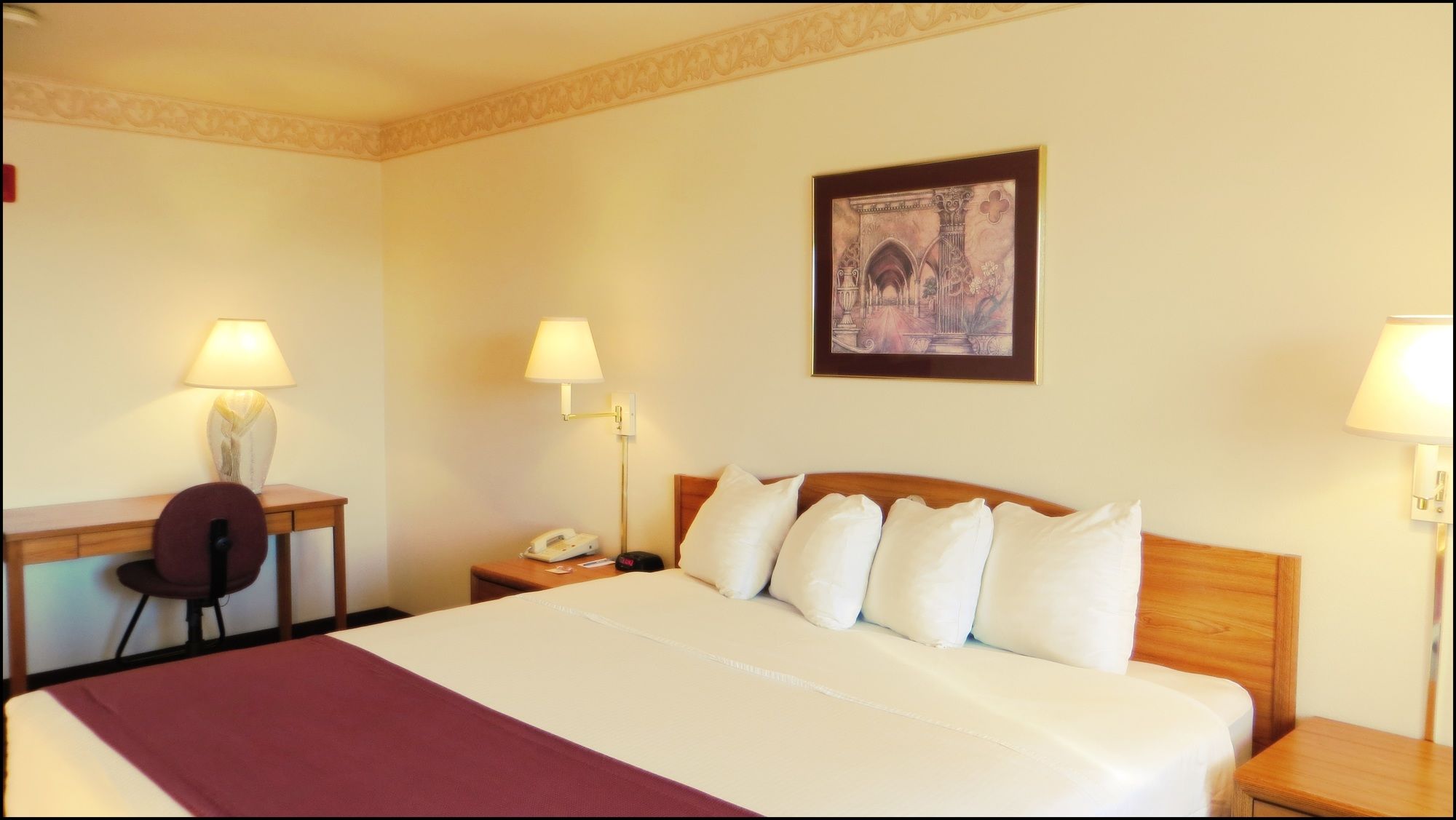 Peppermill Empress Inn