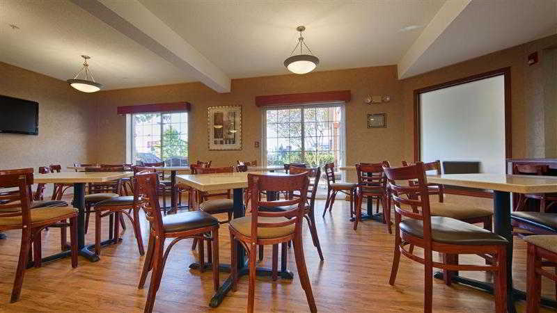 Best Western Plus Park Place Inn & Suites