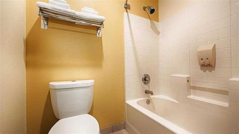 Best Western Plus Park Place Inn & Suites