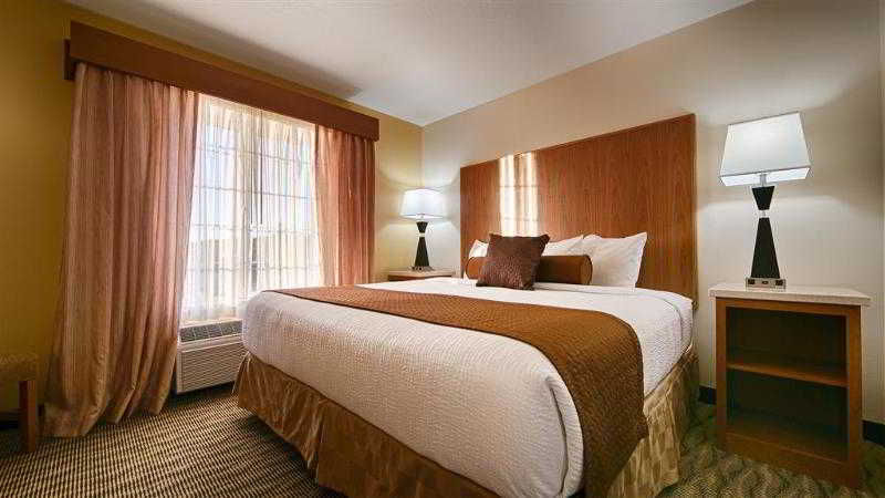 Best Western Plus Park Place Inn & Suites