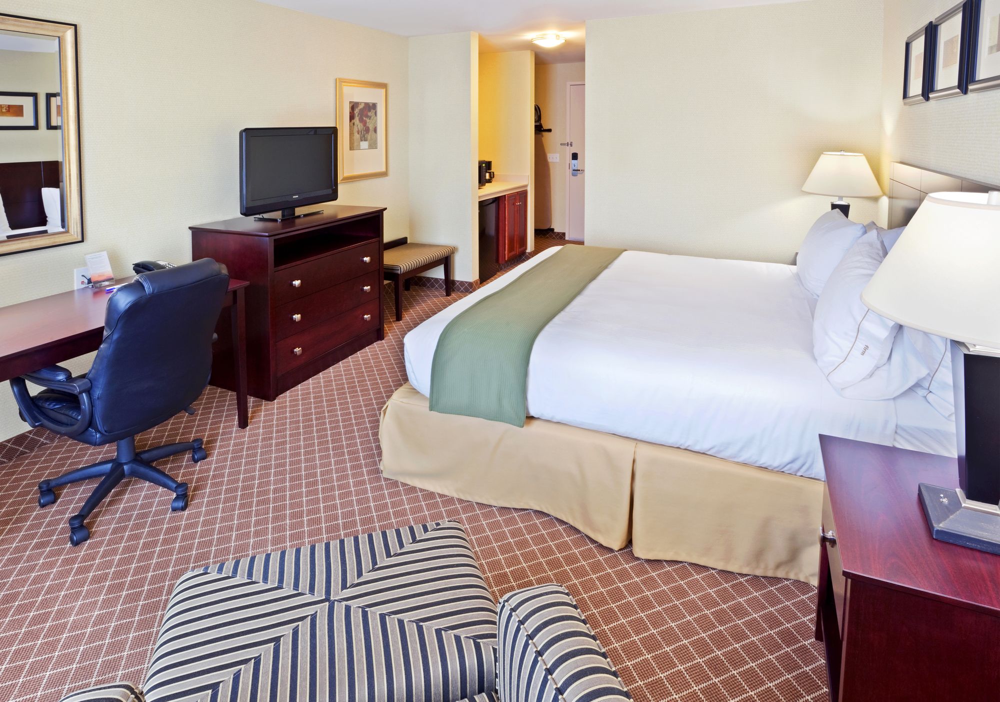 Holiday Inn Express & Suites Chehalis-Centralia