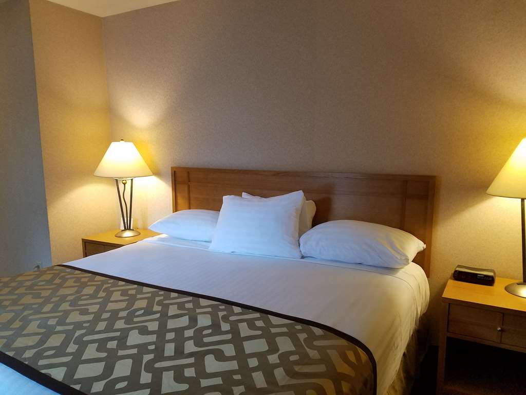 RiverTree Inn & Suites