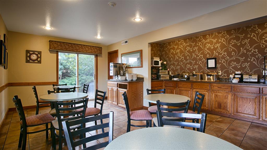 RiverTree Inn & Suites
