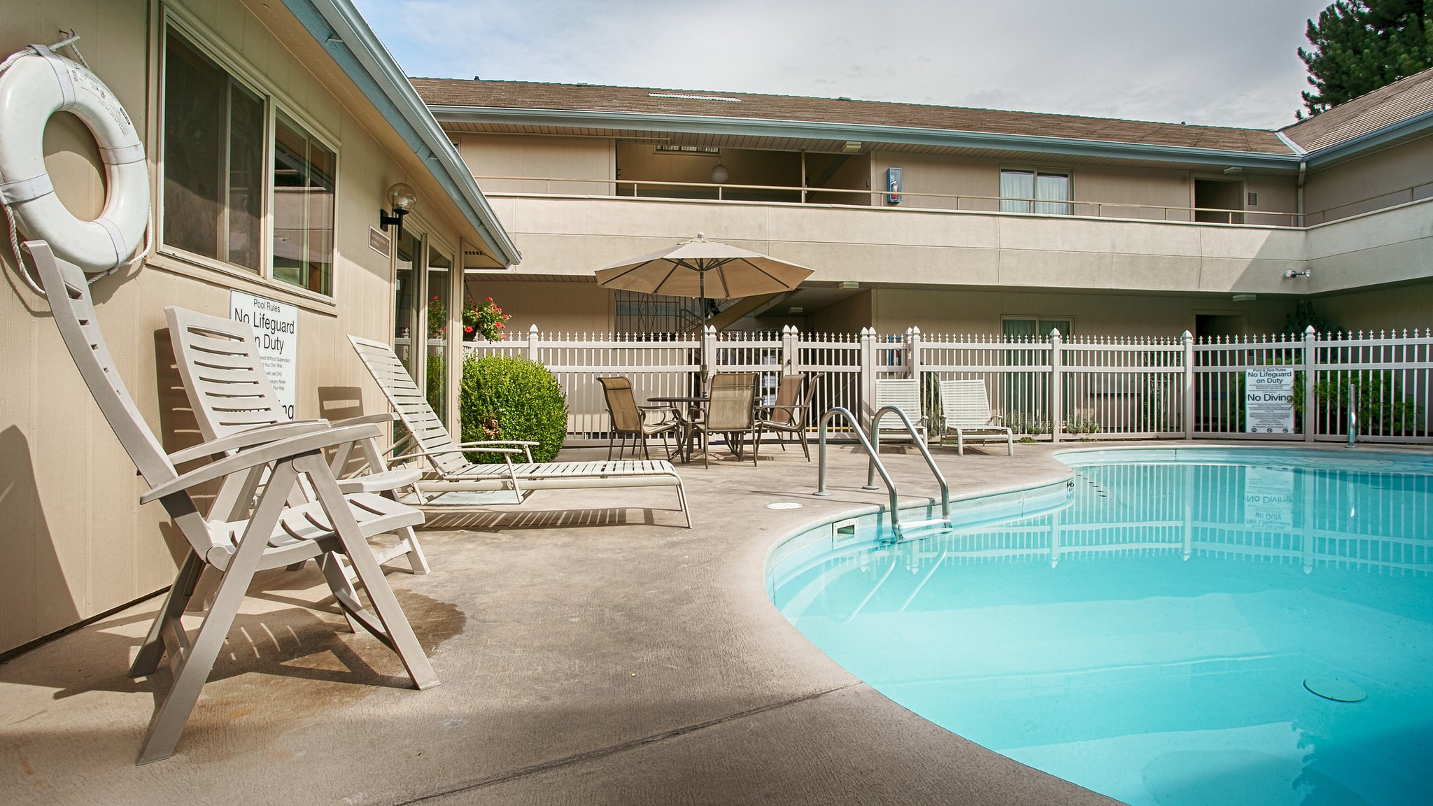 RiverTree Inn & Suites