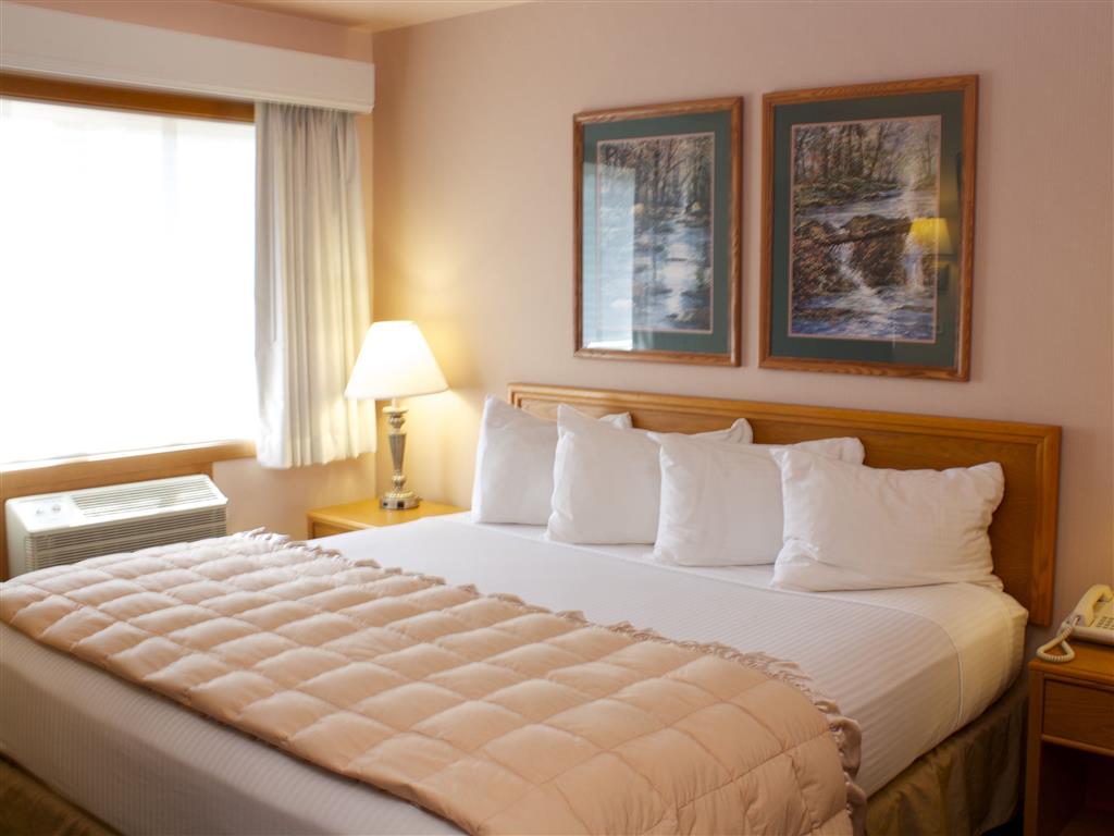 RiverTree Inn & Suites