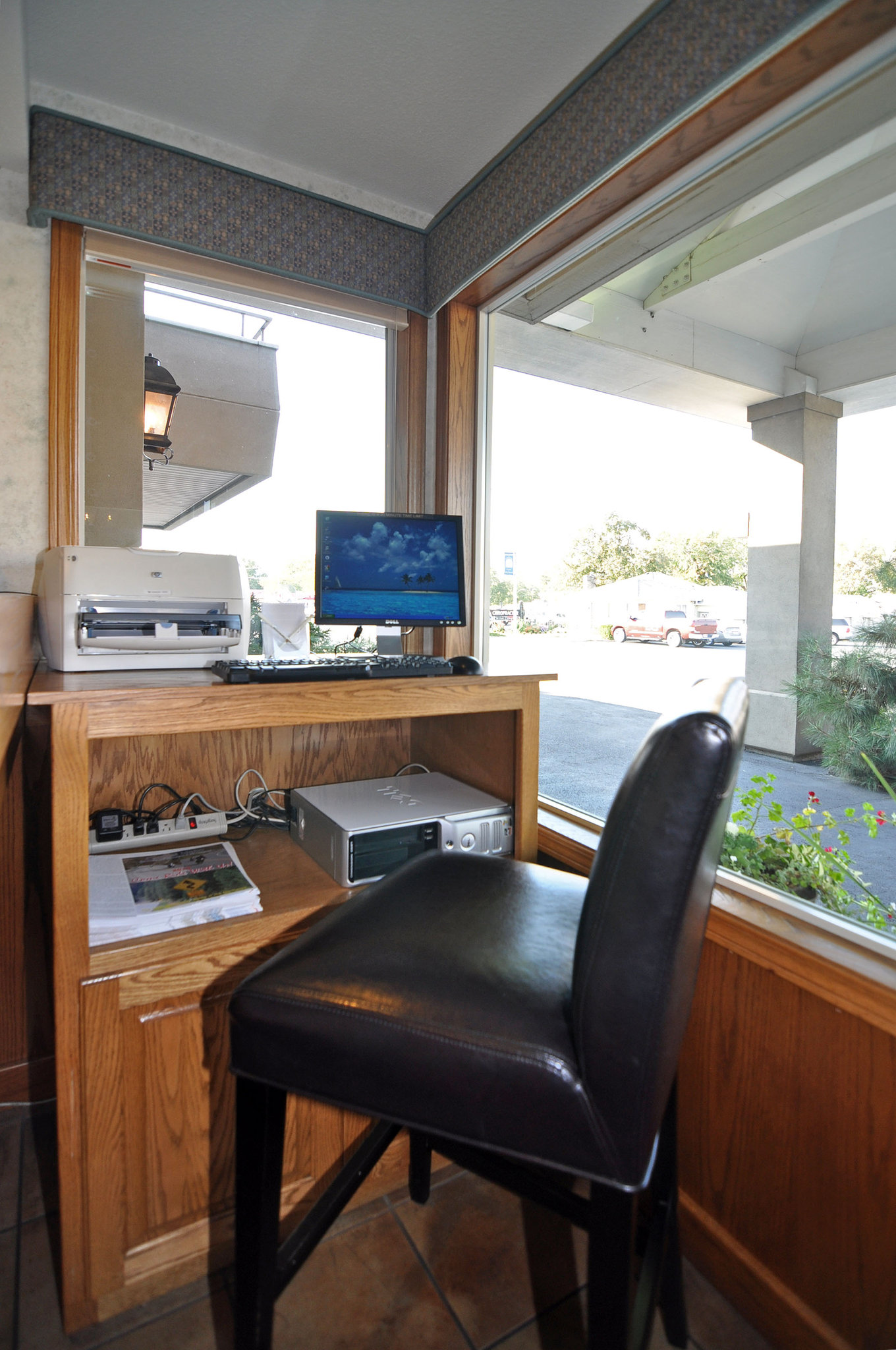 RiverTree Inn & Suites