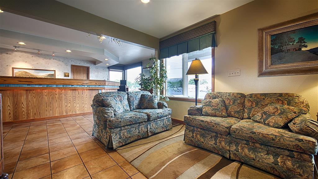 RiverTree Inn & Suites