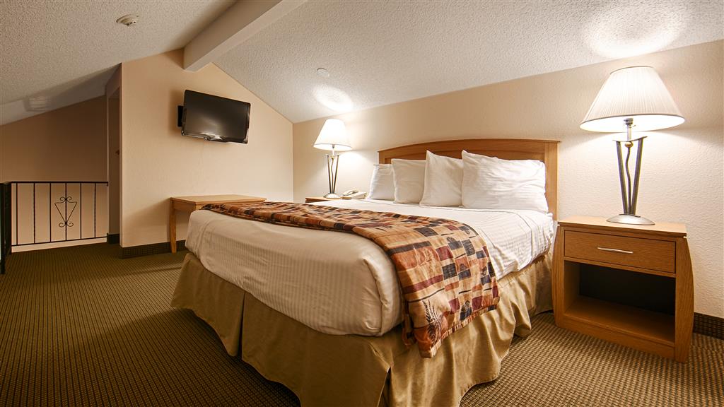 RiverTree Inn & Suites