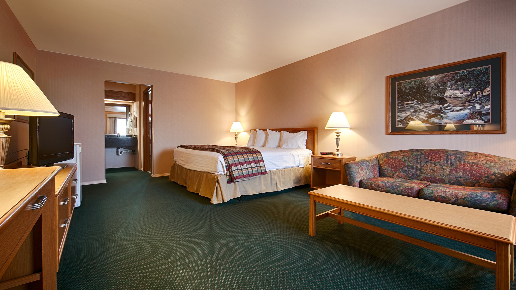 RiverTree Inn & Suites