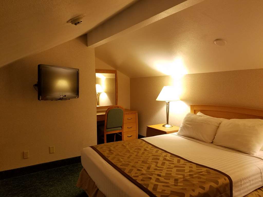 RiverTree Inn & Suites