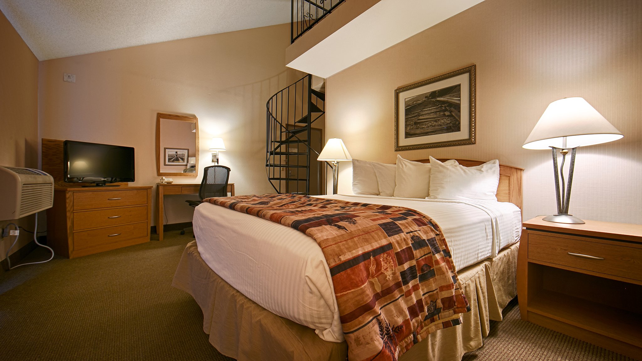 RiverTree Inn & Suites