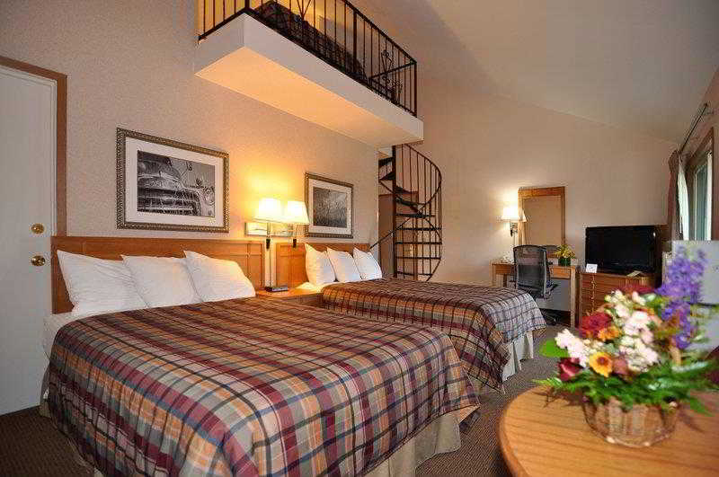 RiverTree Inn & Suites