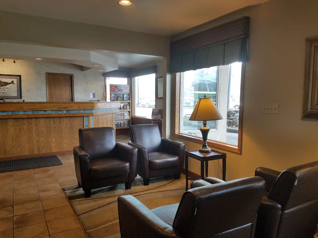 RiverTree Inn & Suites