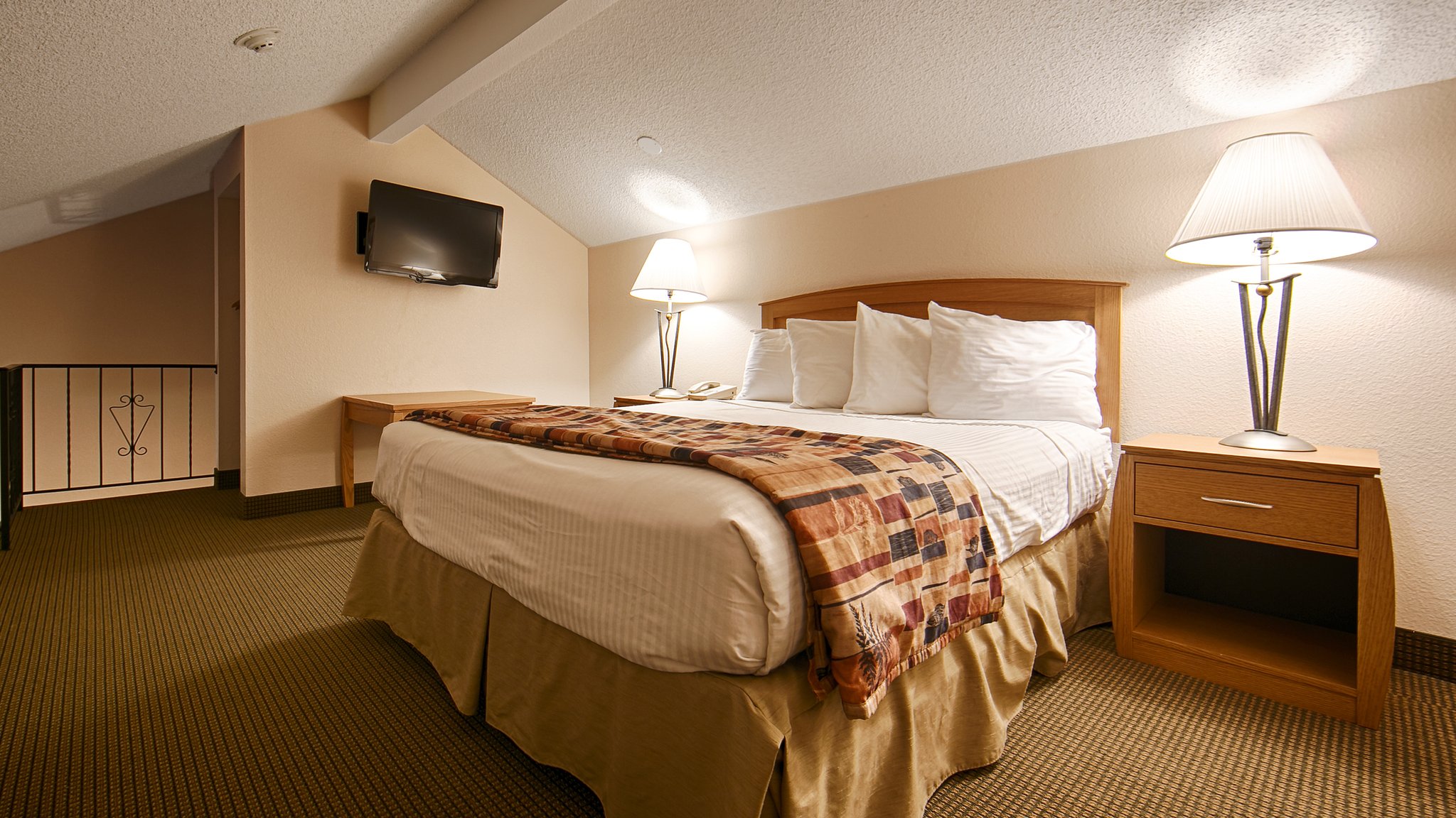 RiverTree Inn & Suites
