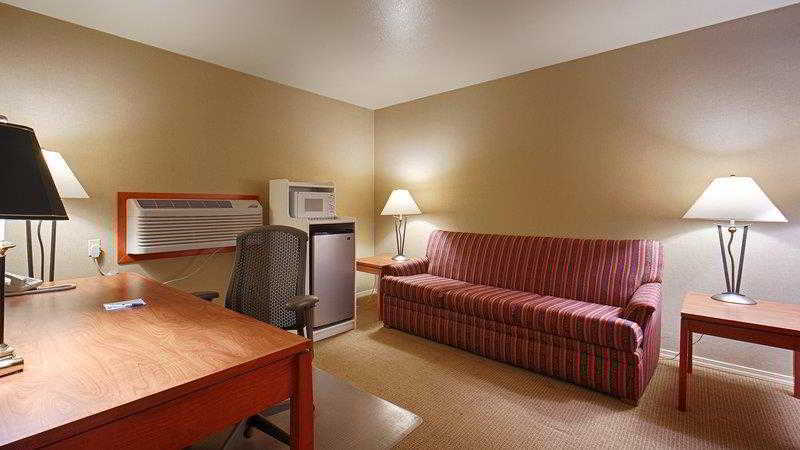 RiverTree Inn & Suites