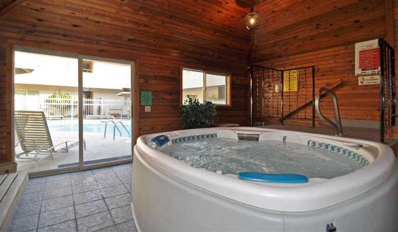 RiverTree Inn & Suites