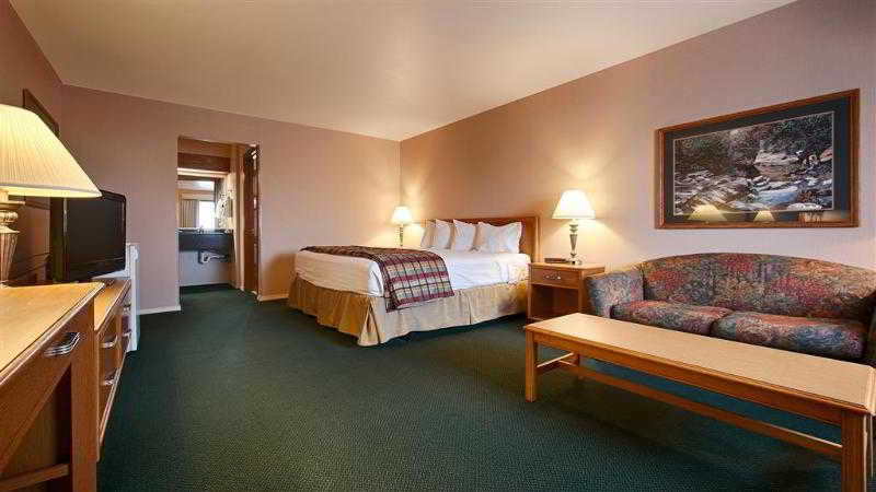 RiverTree Inn & Suites