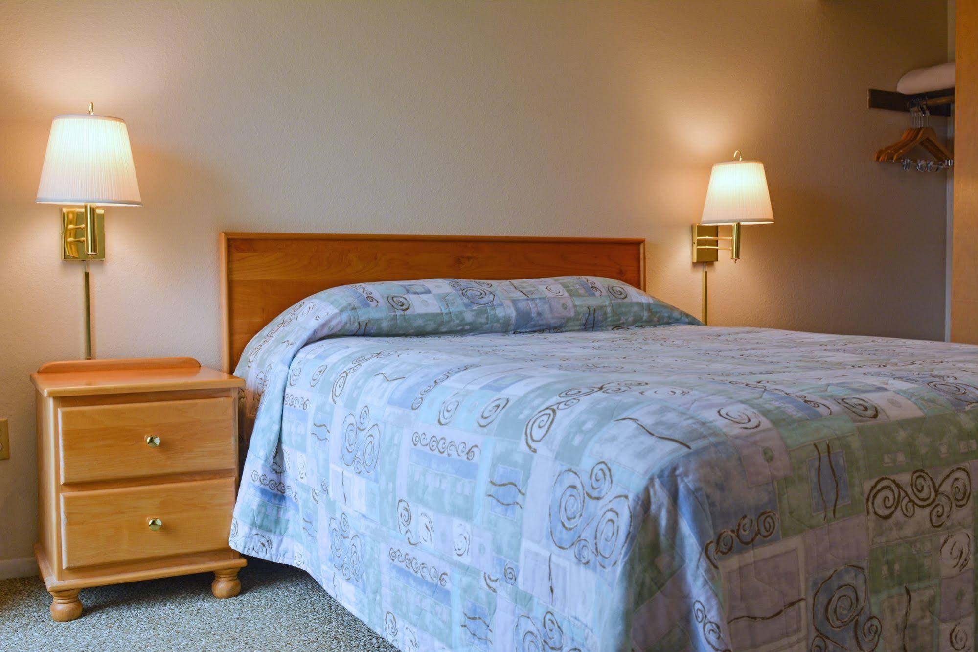 Surfcrest Resort Condominiums, a VRI Resort