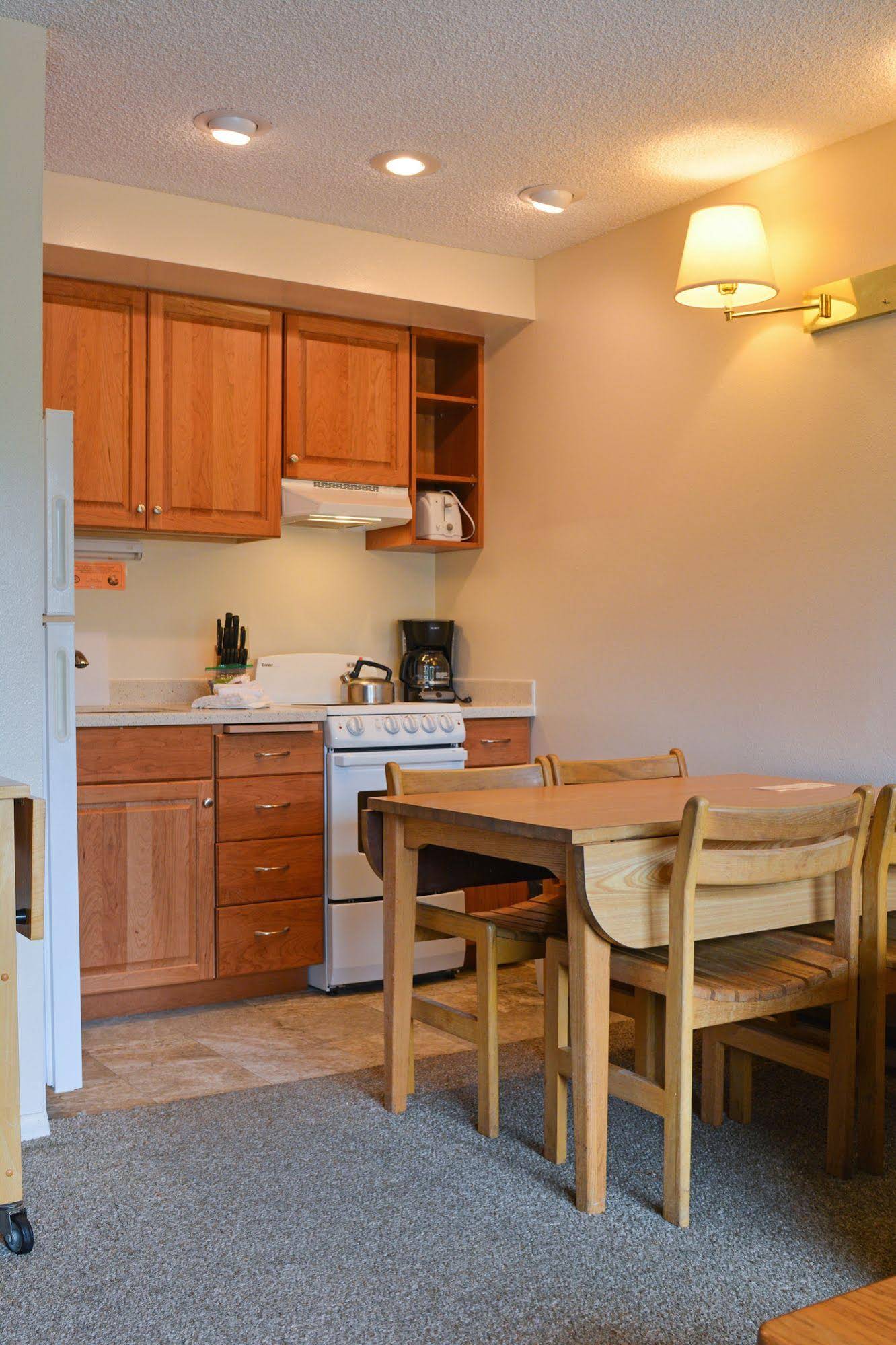 Surfcrest Resort Condominiums, a VRI Resort