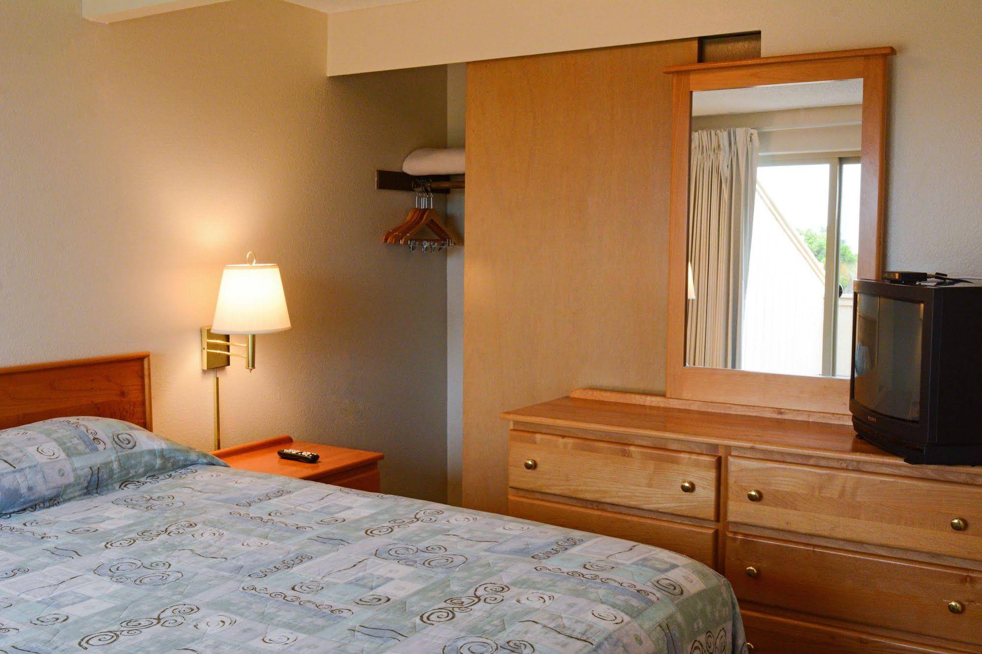 Surfcrest Resort Condominiums, a VRI Resort