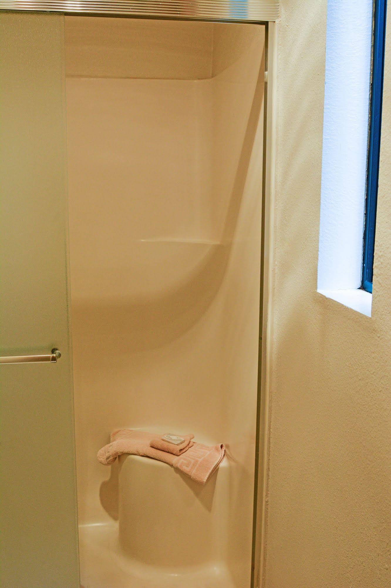 Surfcrest Resort Condominiums, a VRI Resort