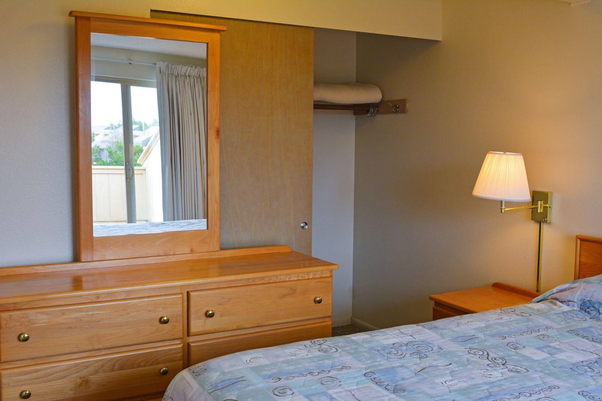 Surfcrest Resort Condominiums, a VRI Resort