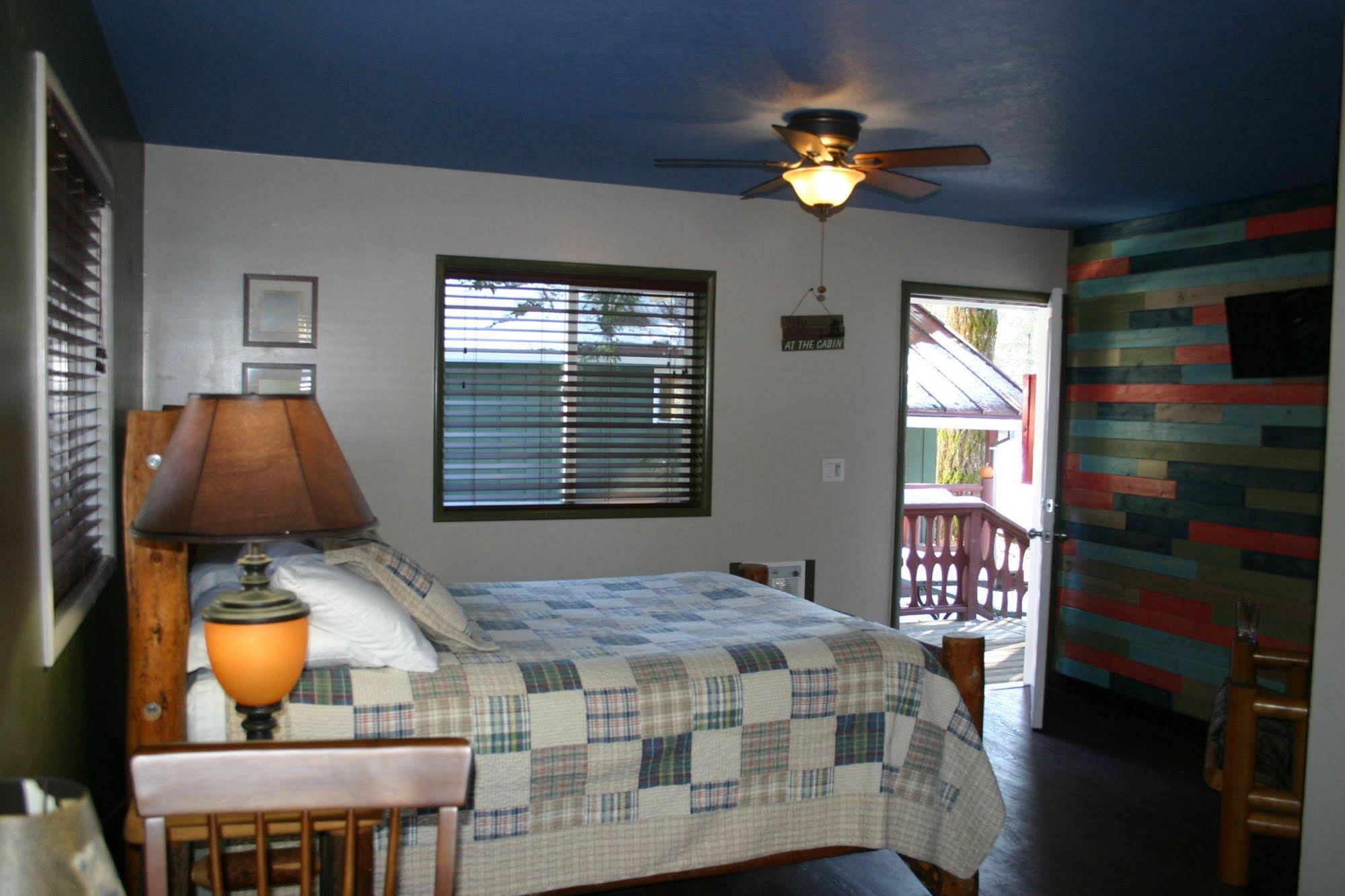 Lone Fir Resort