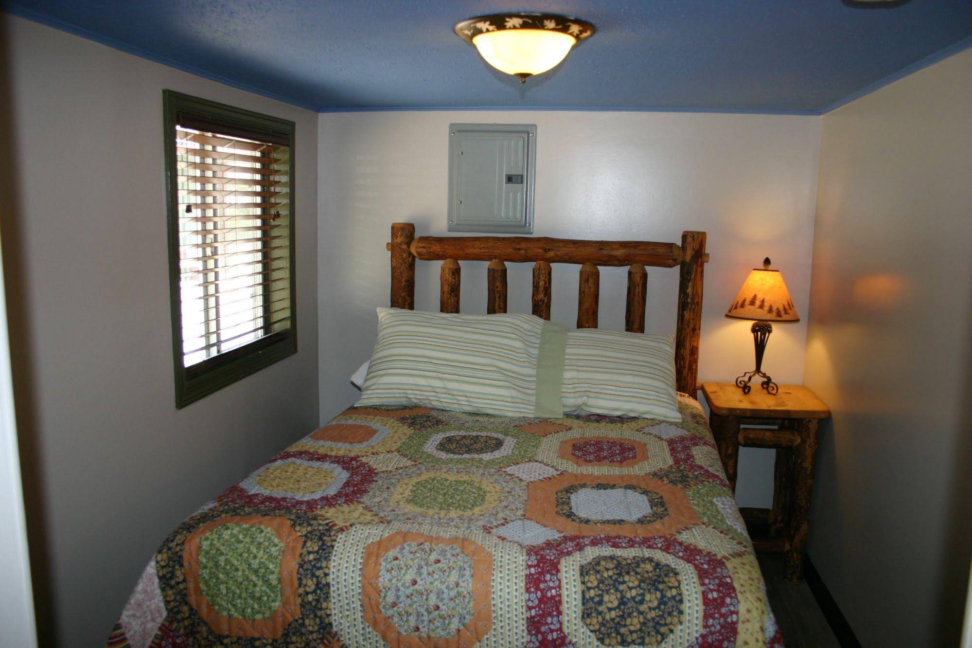 Lone Fir Resort
