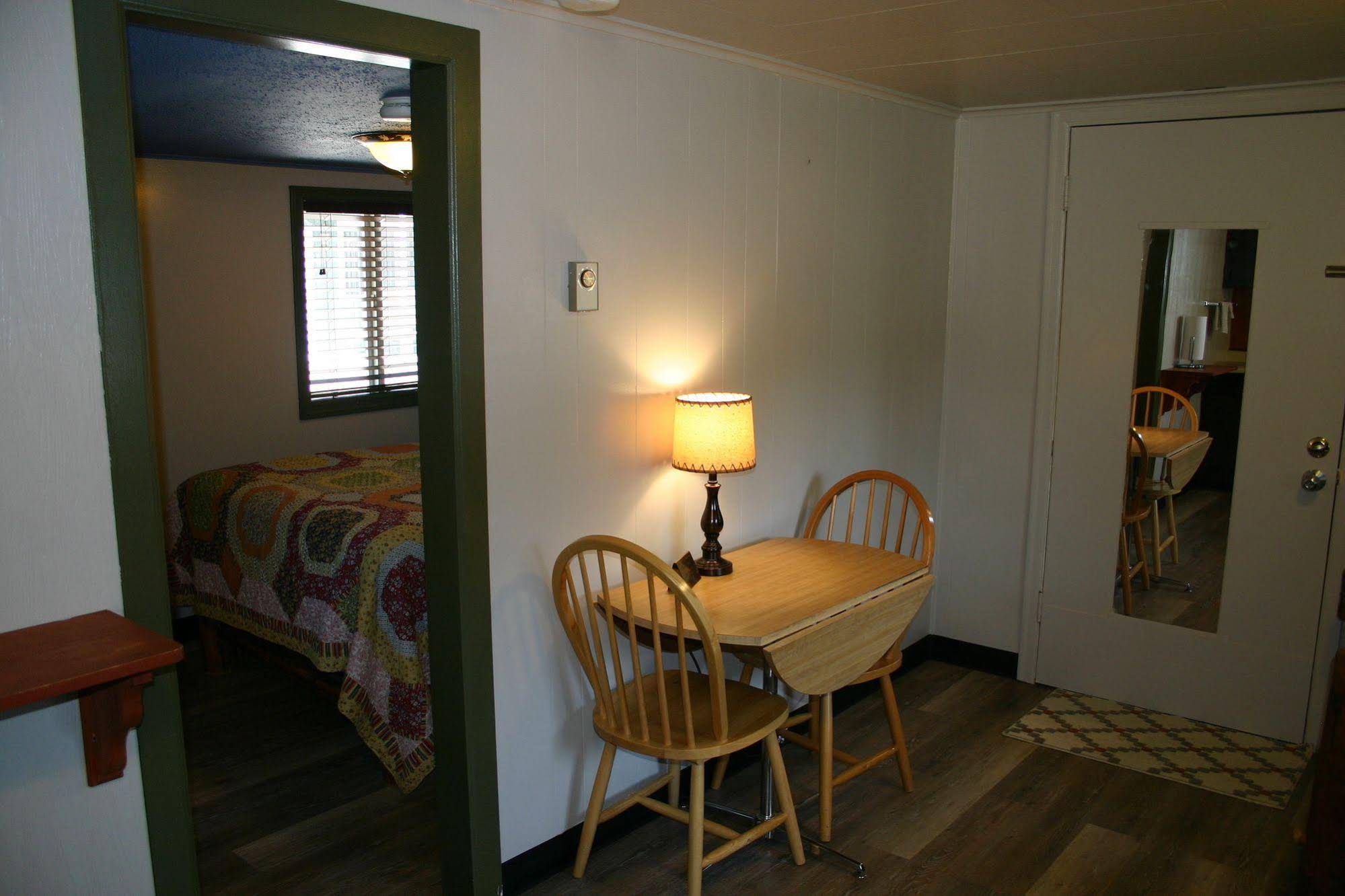 Lone Fir Resort