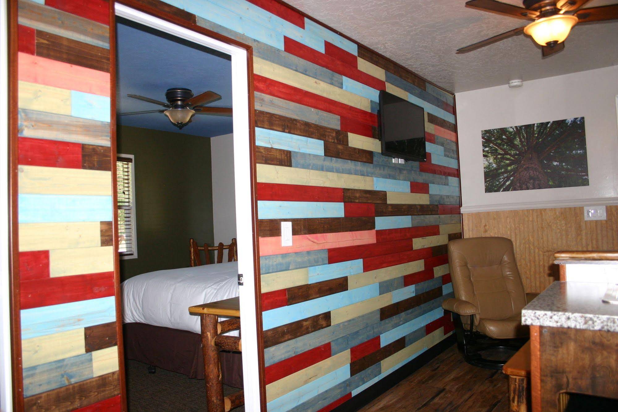 Lone Fir Resort