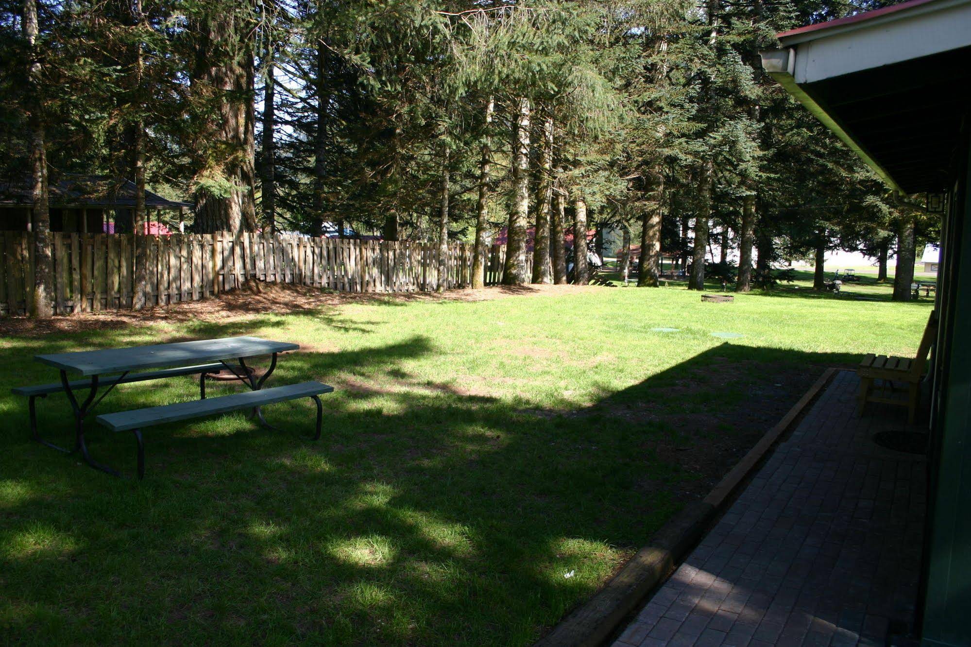 Lone Fir Resort