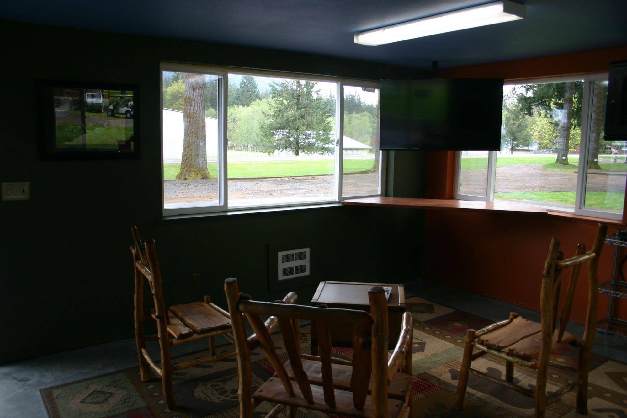 Lone Fir Resort