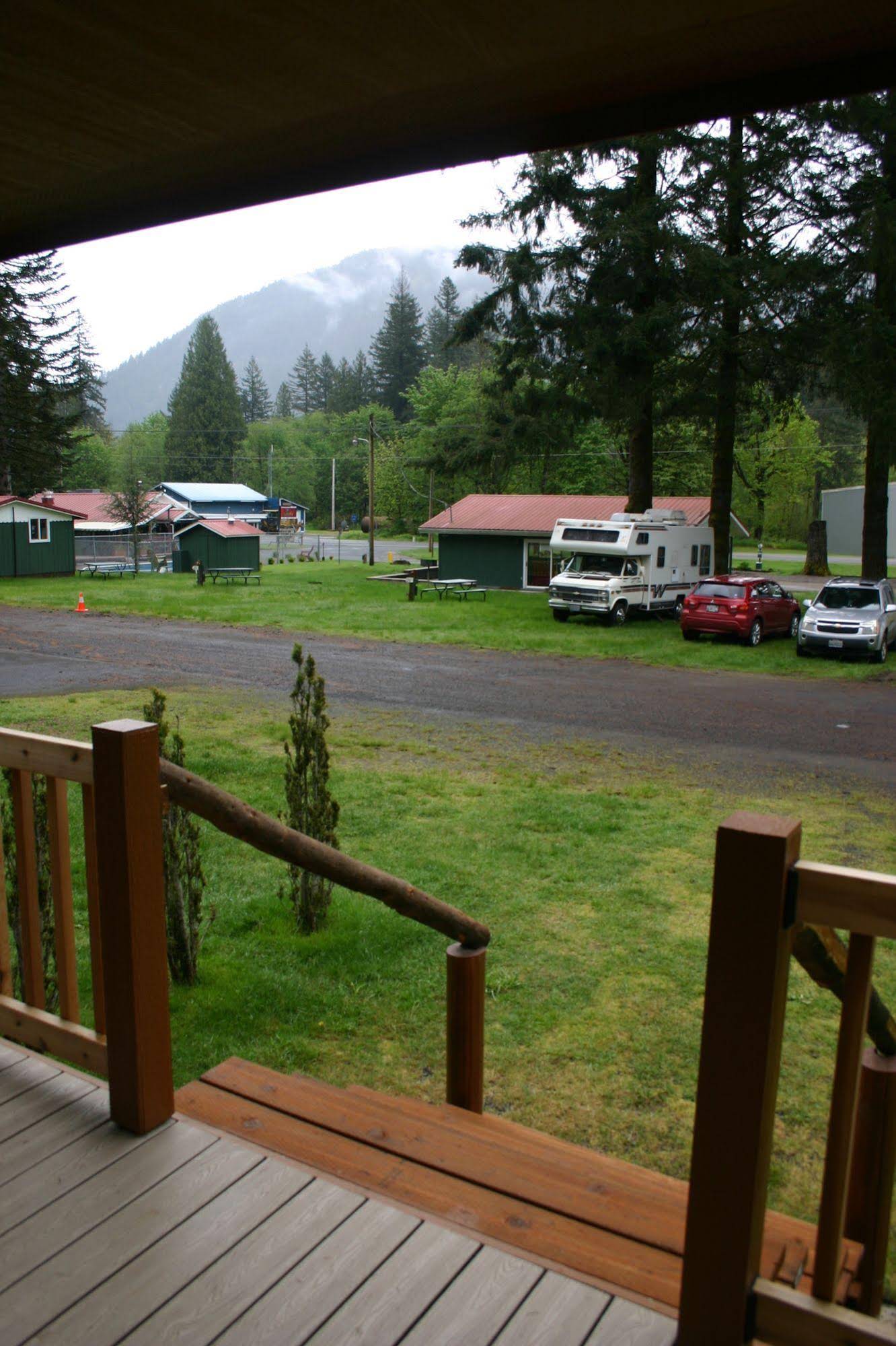Lone Fir Resort
