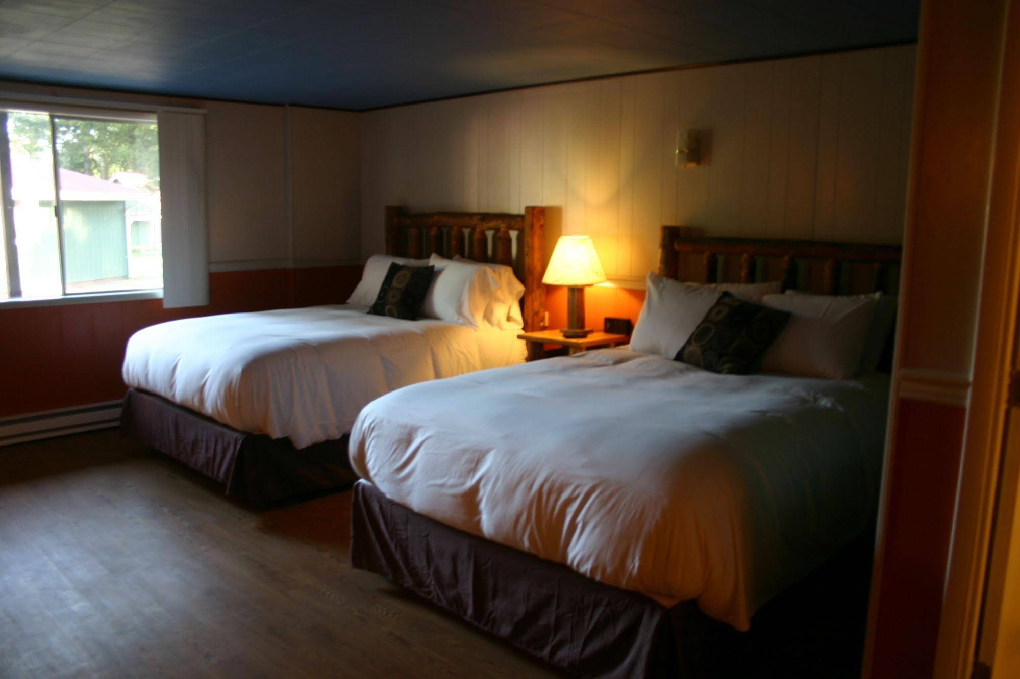 Lone Fir Resort