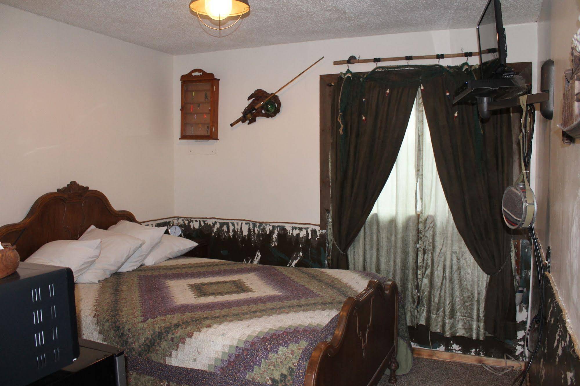 Black Bear Motel