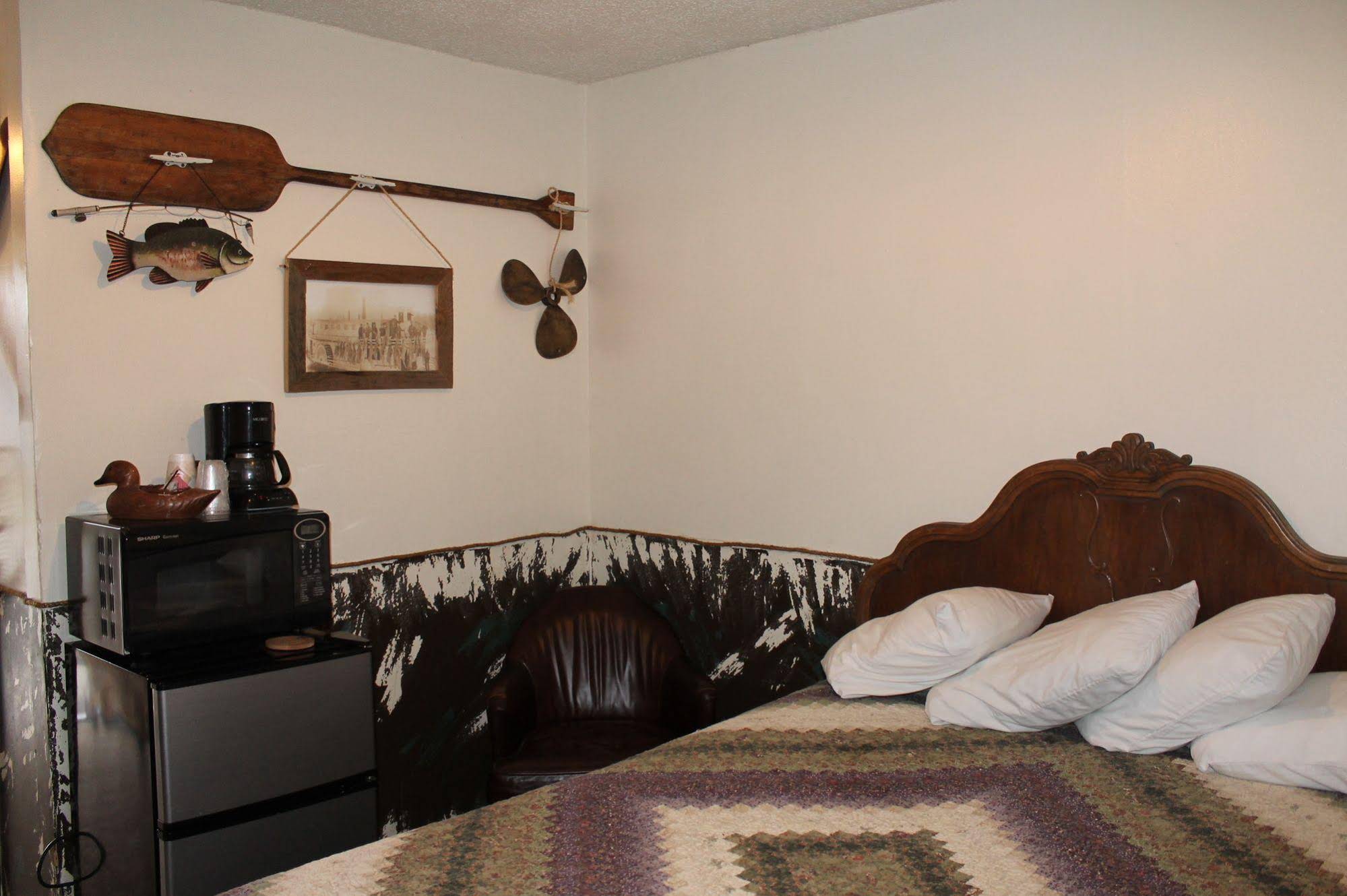 Black Bear Motel