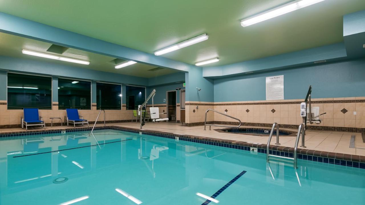 Holiday Inn Express & Suites Everett