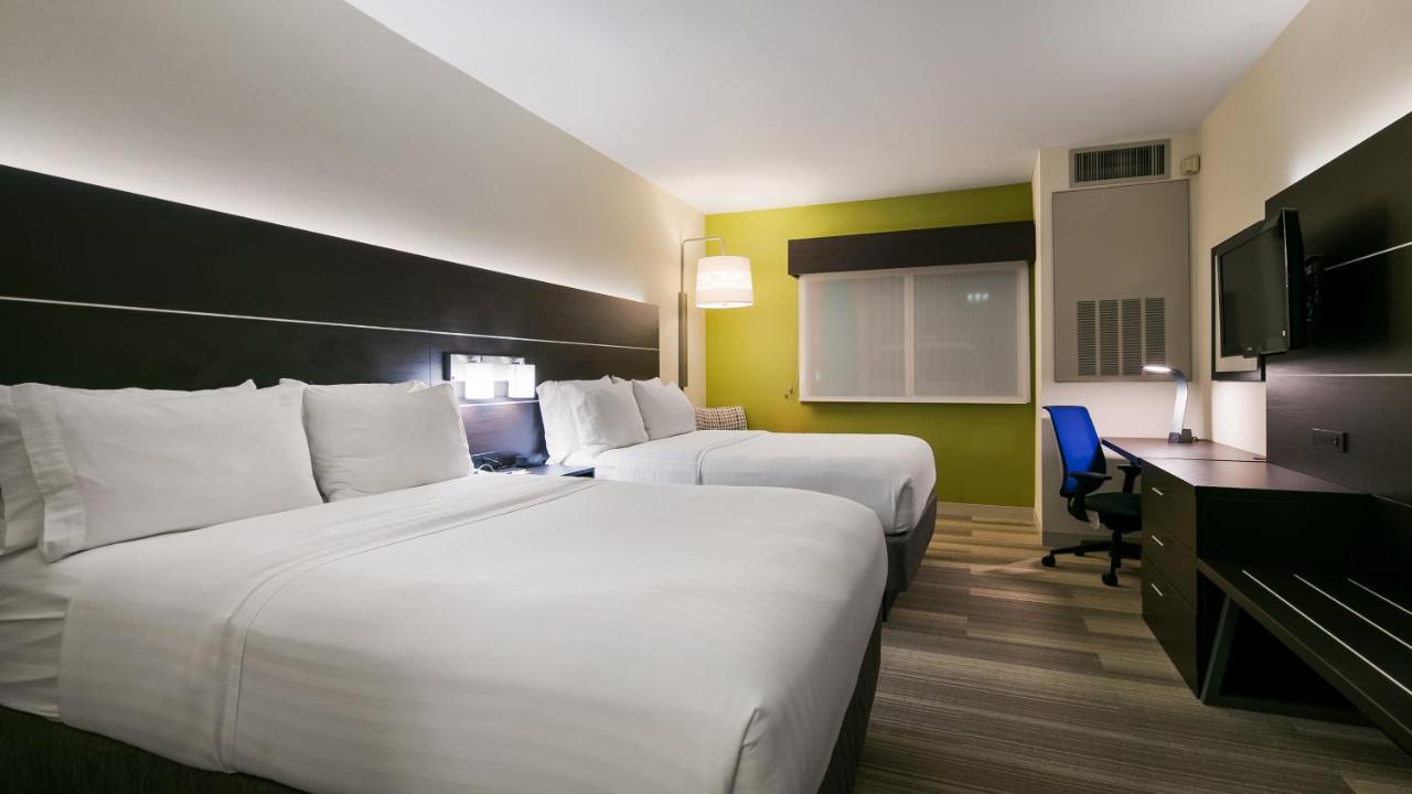 Holiday Inn Express & Suites Everett