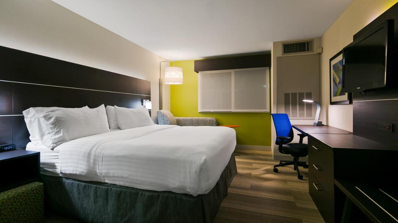 Holiday Inn Express & Suites Everett