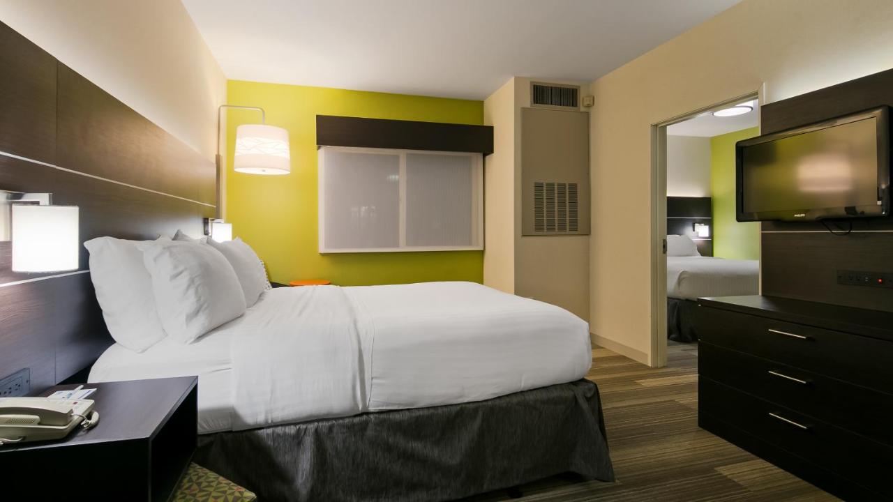 Holiday Inn Express & Suites Everett