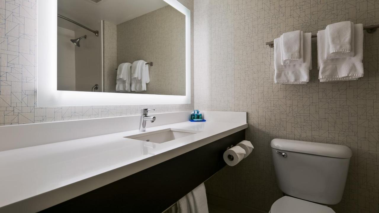 Holiday Inn Express & Suites Everett