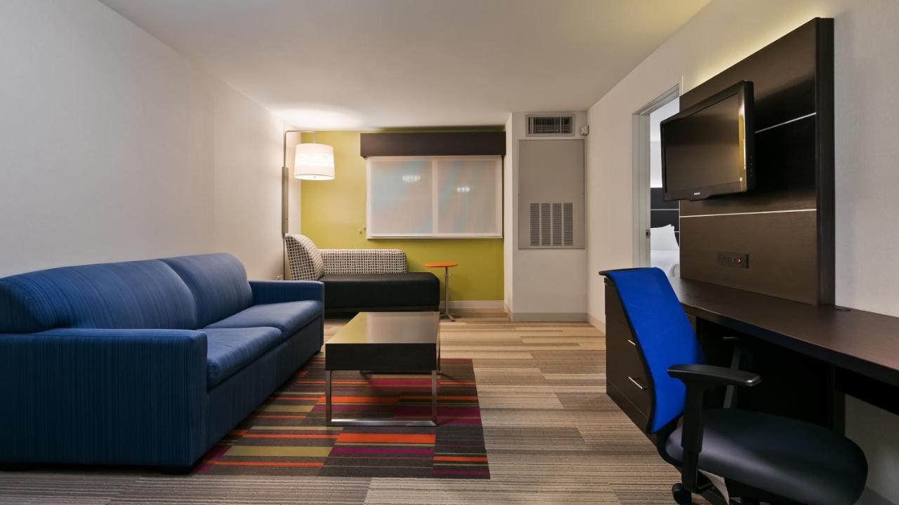 Holiday Inn Express & Suites Everett