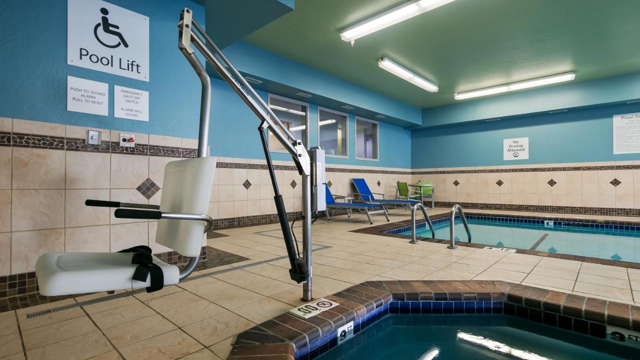 Holiday Inn Express & Suites Everett