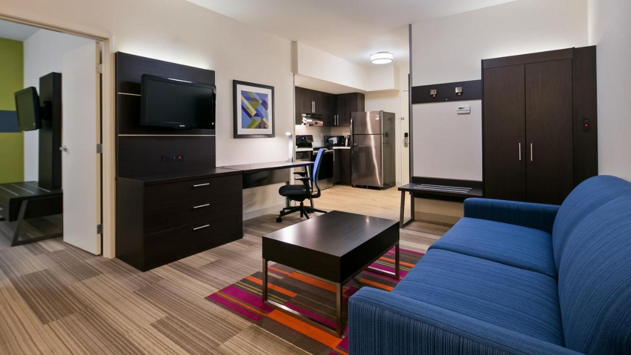 Holiday Inn Express & Suites Everett